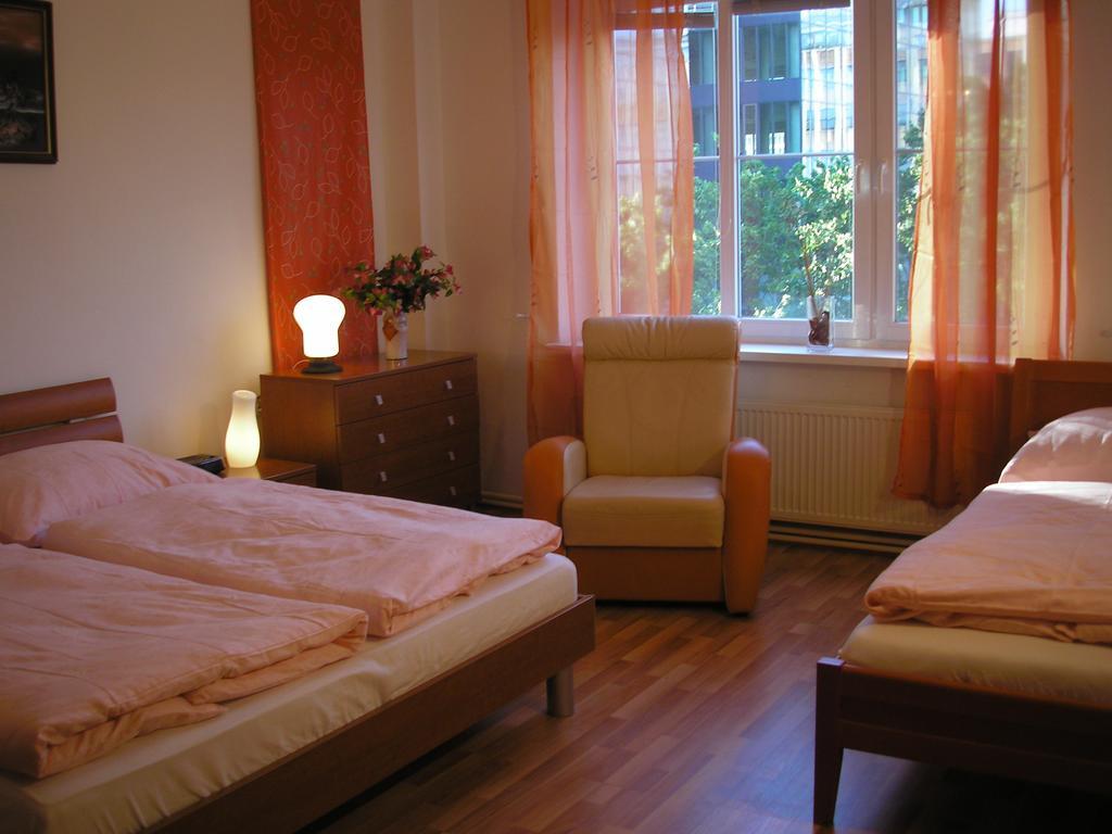 Vacation Apartment Up To 10 브라티슬라바 객실 사진